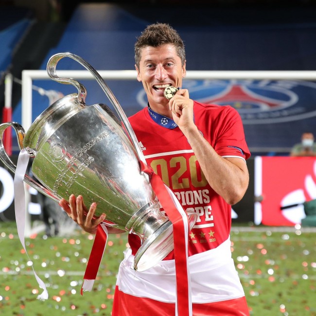 两年前,莱万本有可能打破c罗单赛季欧冠17球纪录,被赛制耽误了