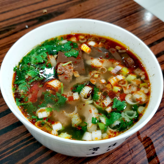 晋南羊肉泡馍,热气腾腾,暖心暖胃!