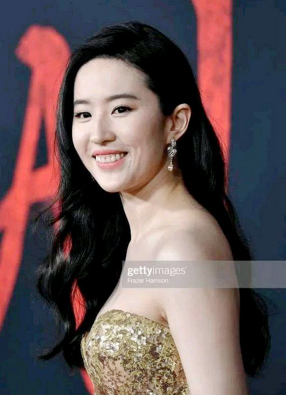 为什么angelababy的大嘴笑起来不露出牙龈,张柏芝刘亦菲似的小嘴笑