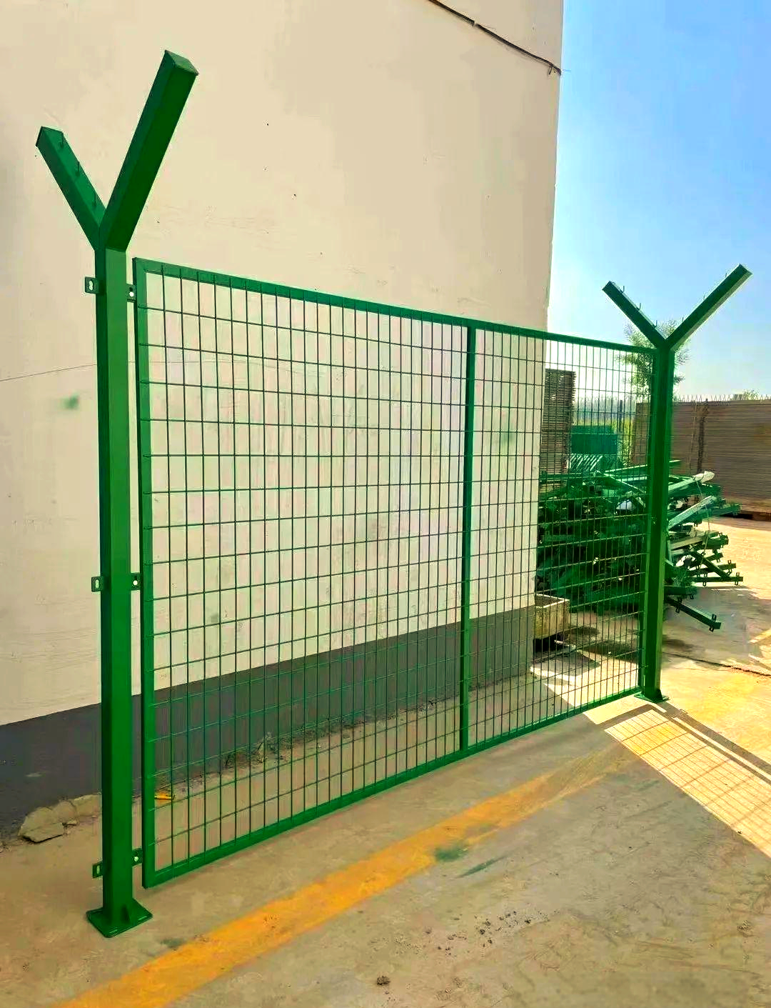 铁丝网围栏批发及多种规格介绍