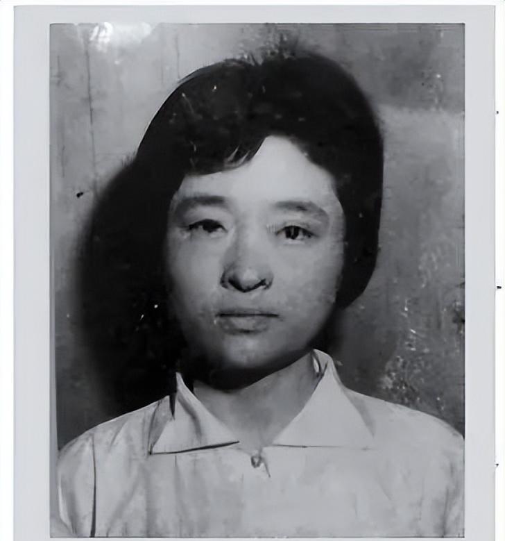 陪睡7干部贪污4万!汤兰英1977年被枪决,全国震动