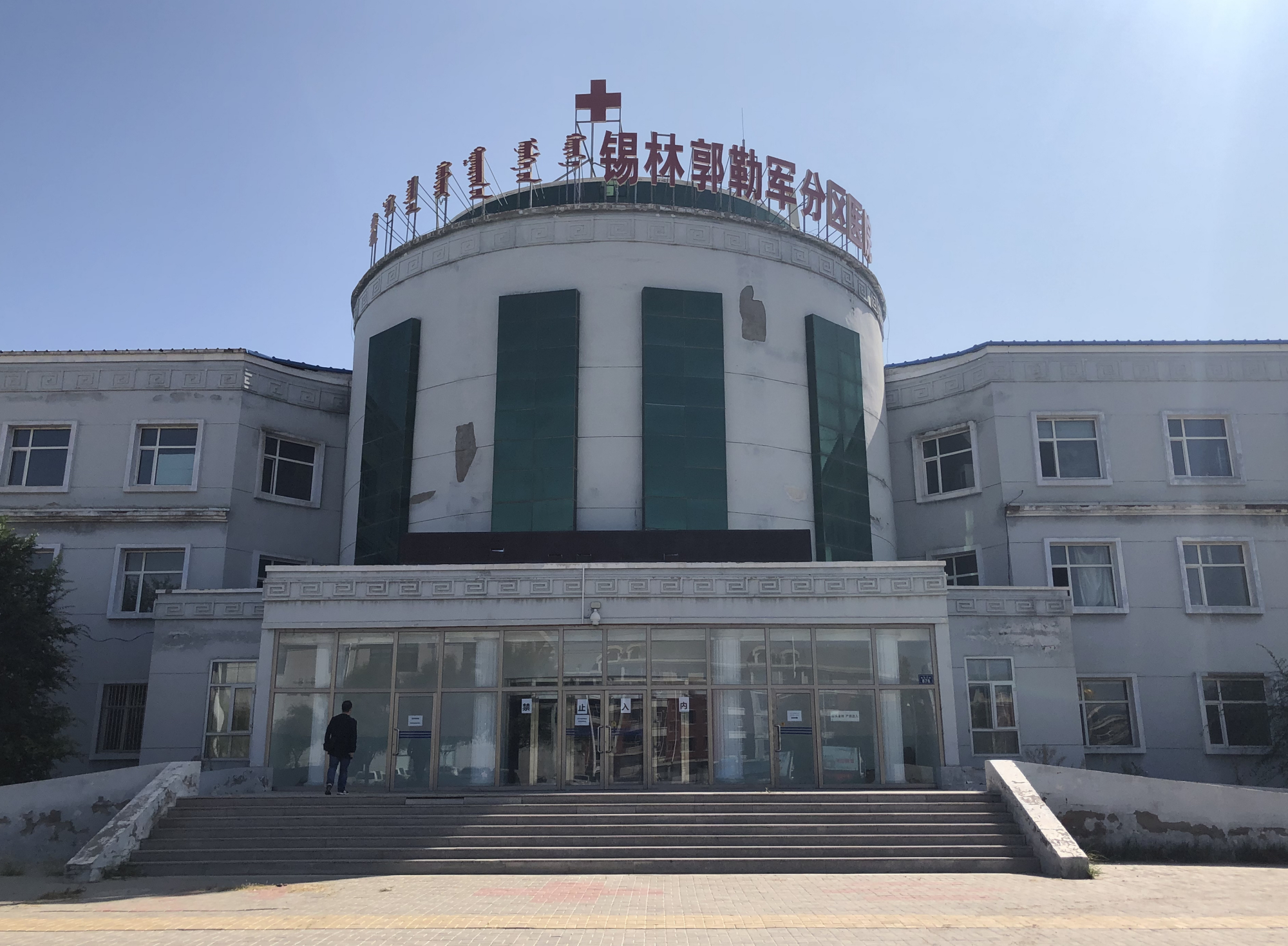 "纸面服刑":原市委副书记老公枪杀情敌,从死缓到违规保外就医