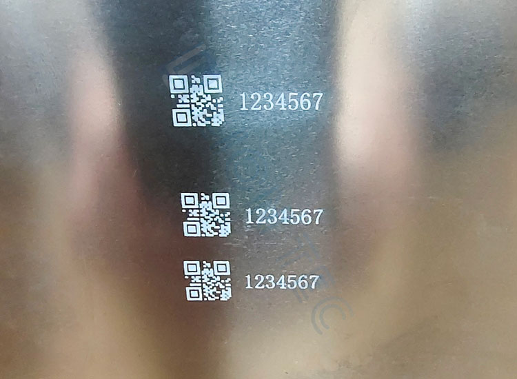 不锈钢板表面白墨二维码uv喷码机打样效果图