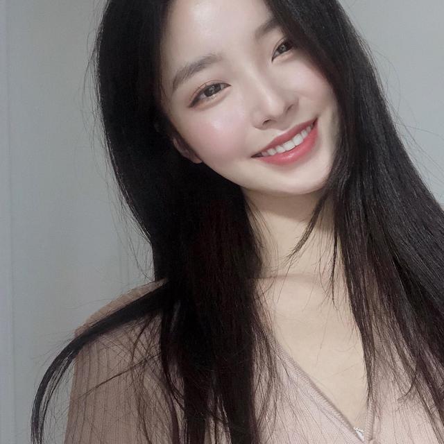 女友感十足!韩国正妹金娜熙:侧脸超美!