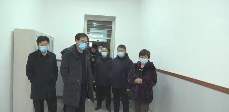 阜蒙县县长吴青林视察高考适应性测试考点准备工作