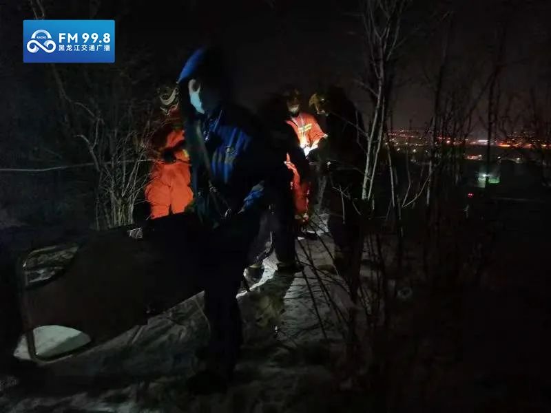 凌晨,哈尔滨一景区有人掉落悬崖