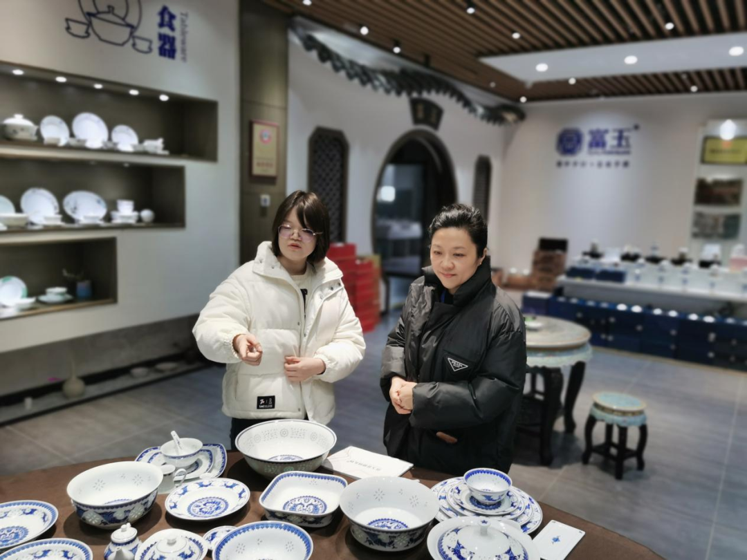 全国人大代表张婧婧赴陶瓷企业开展调研