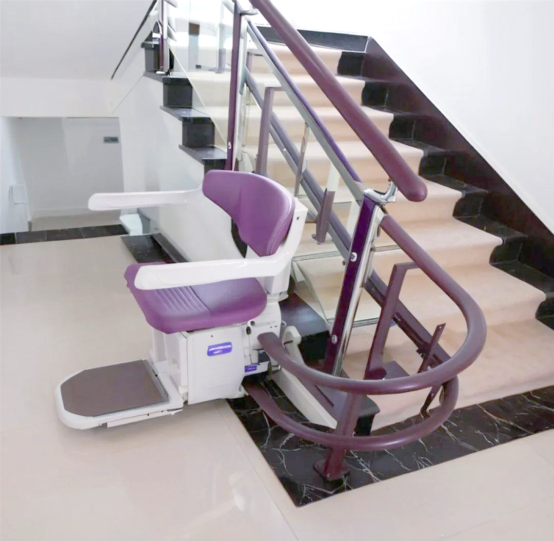 小型楼道扶手电梯:便捷,安全,多功能的垂直交通工具