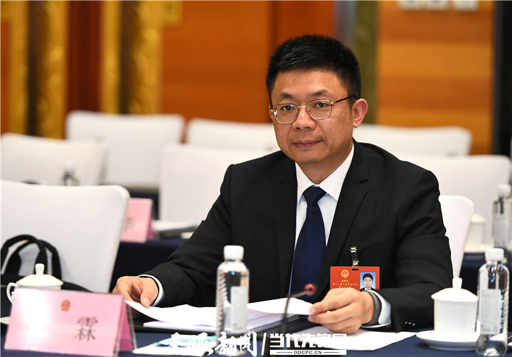 两会现场速递丨代表提出建议用“好材料”建“好房子”，有关部门当晚就回复了！