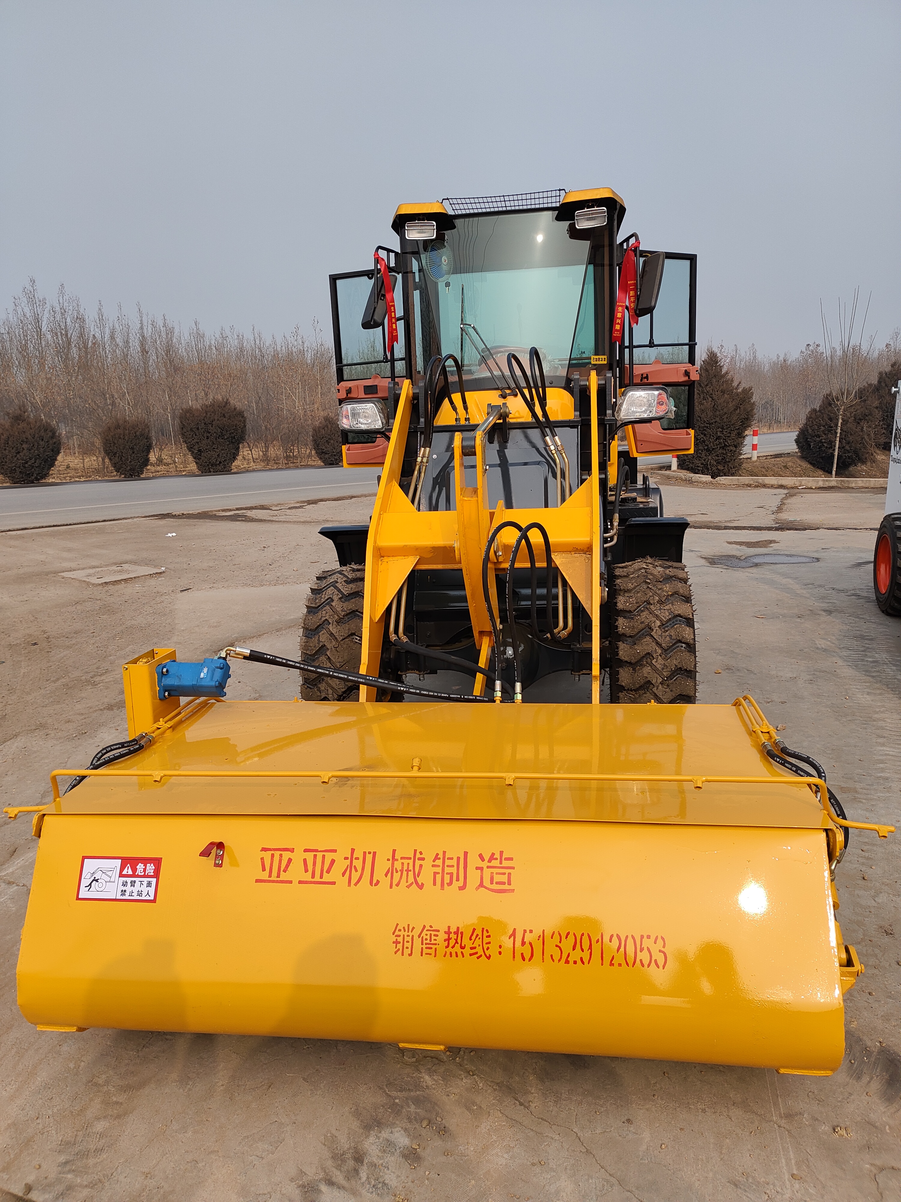 修路掃石子渣土用的剷車掃地機 搞工程道路渣土清掃衛生專用