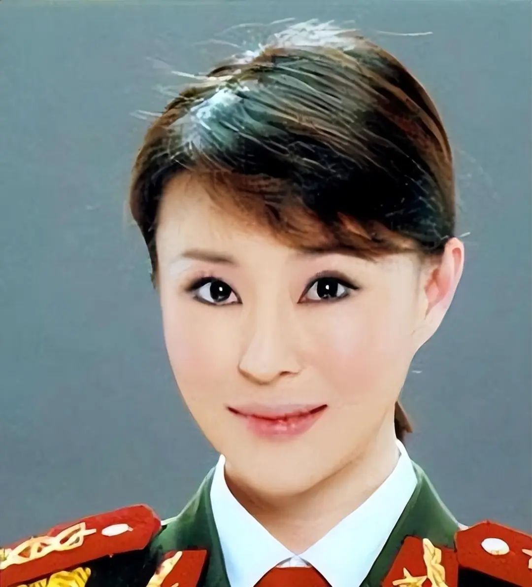 "那一年,祖海23岁,凭借一首写给抗洪英雄的《为了谁》首次登上了春晚