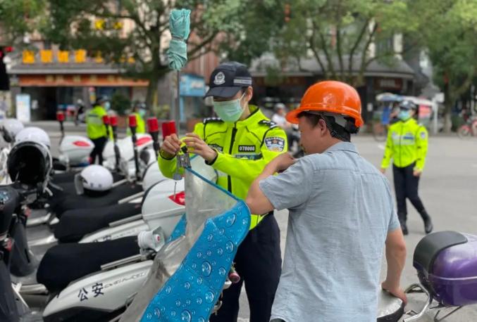 英姿飒爽!景宁首支女子交警骑行队正式上街执勤