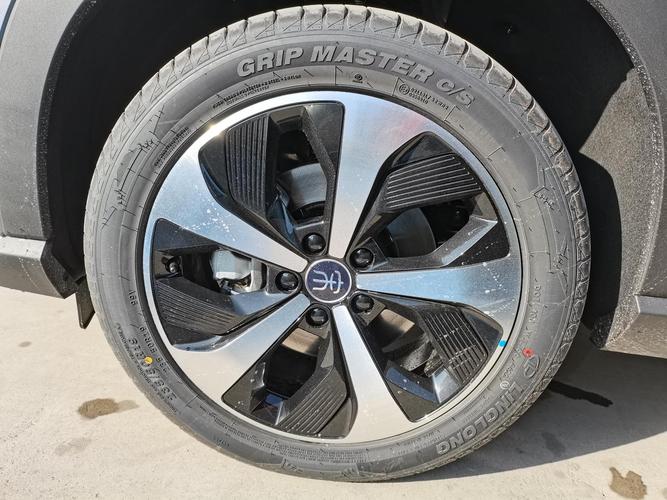 比亚迪宋max用的什么轮胎