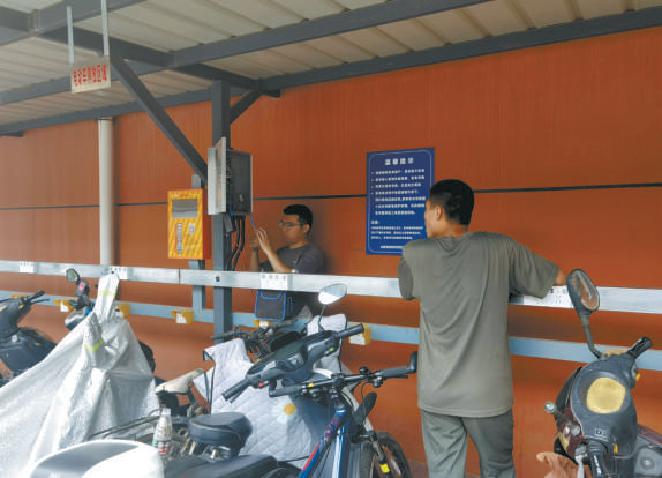 每次8元到每月8元,这个小区电动车下楼停得安心,用得实惠