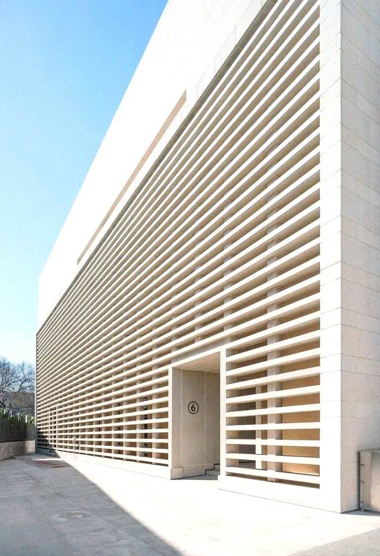 石材幕墙,作为建筑围护结构的一种,虽然不承担主体结构的荷载与作用