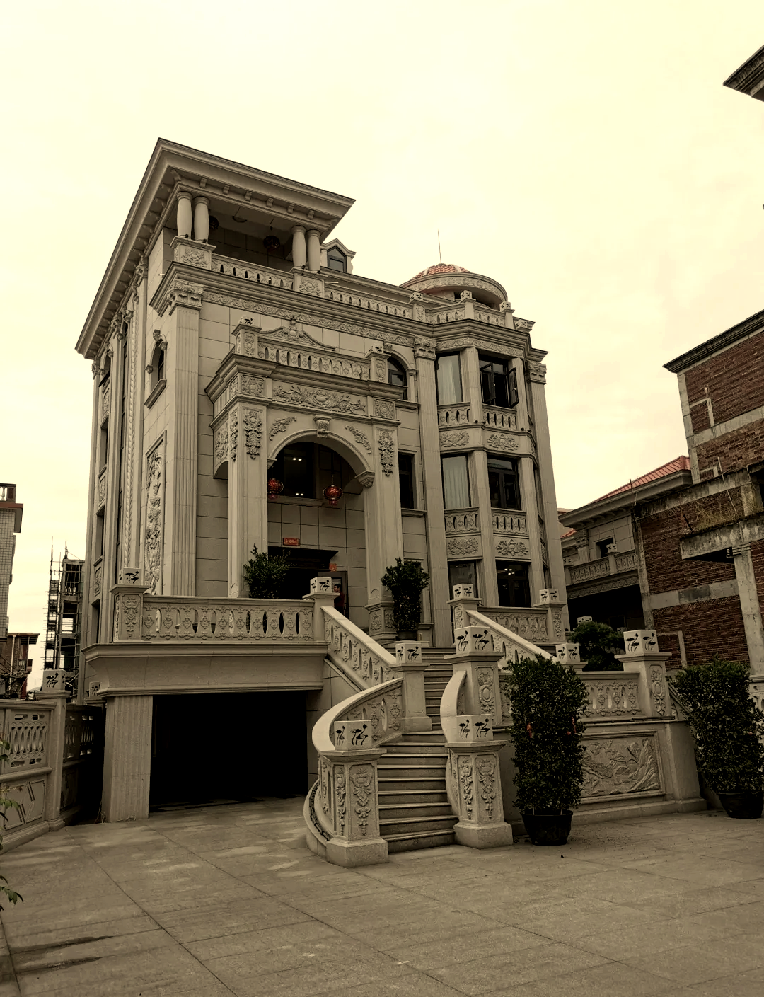 福建农村惊现众多奢华别墅,网友直呼:太奢华了!