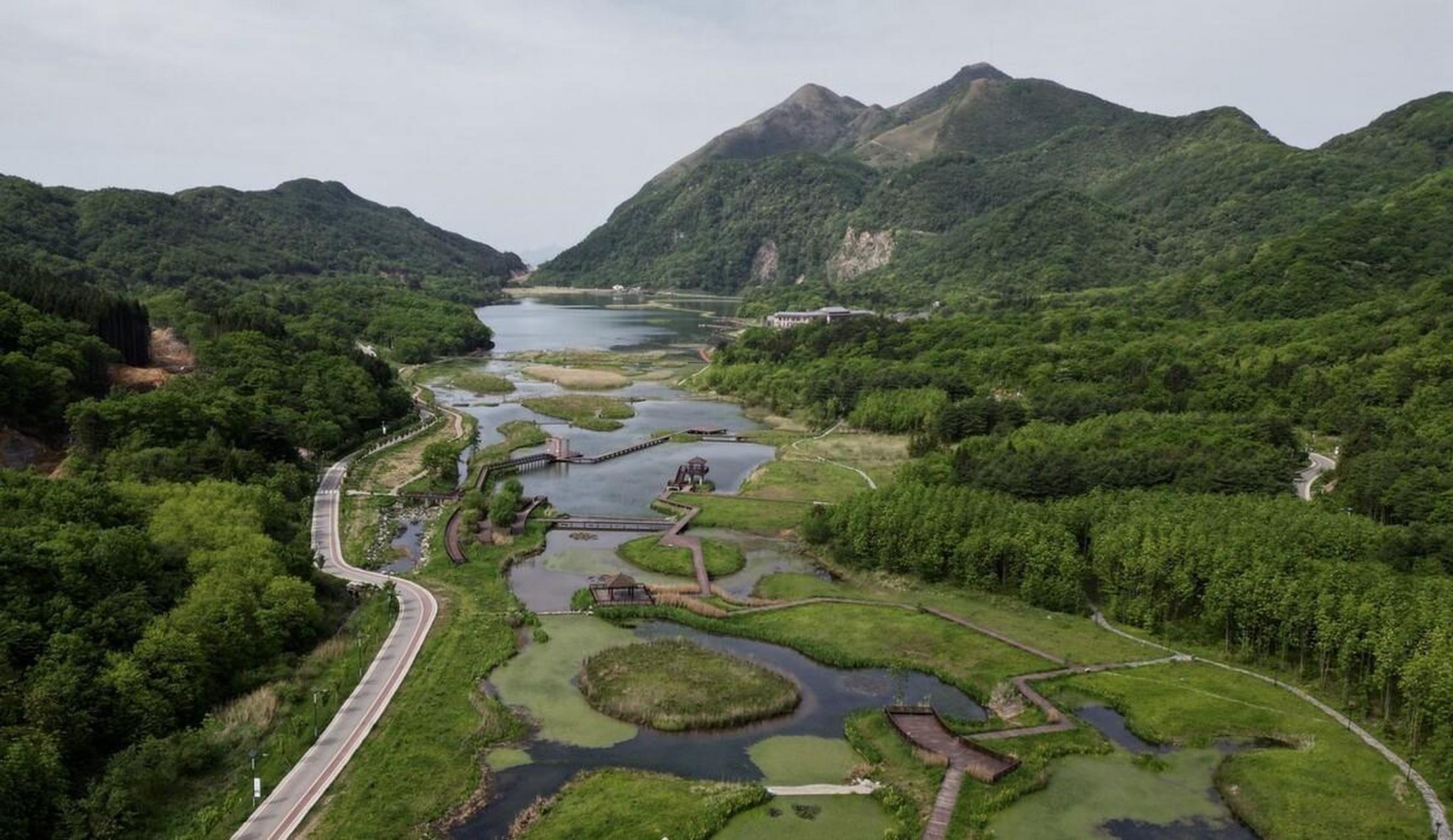 四川月坝高山湿地保护区,坐落于四川西南部的雅安市,这里的景色美丽