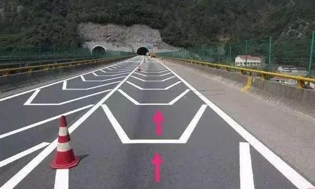敲黑板这些高速标线再别认错