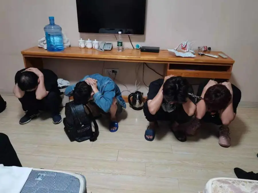 打掉一个全国流窜作案的开卡,帮信"洗钱"犯罪团伙,抓获犯罪嫌疑人13名