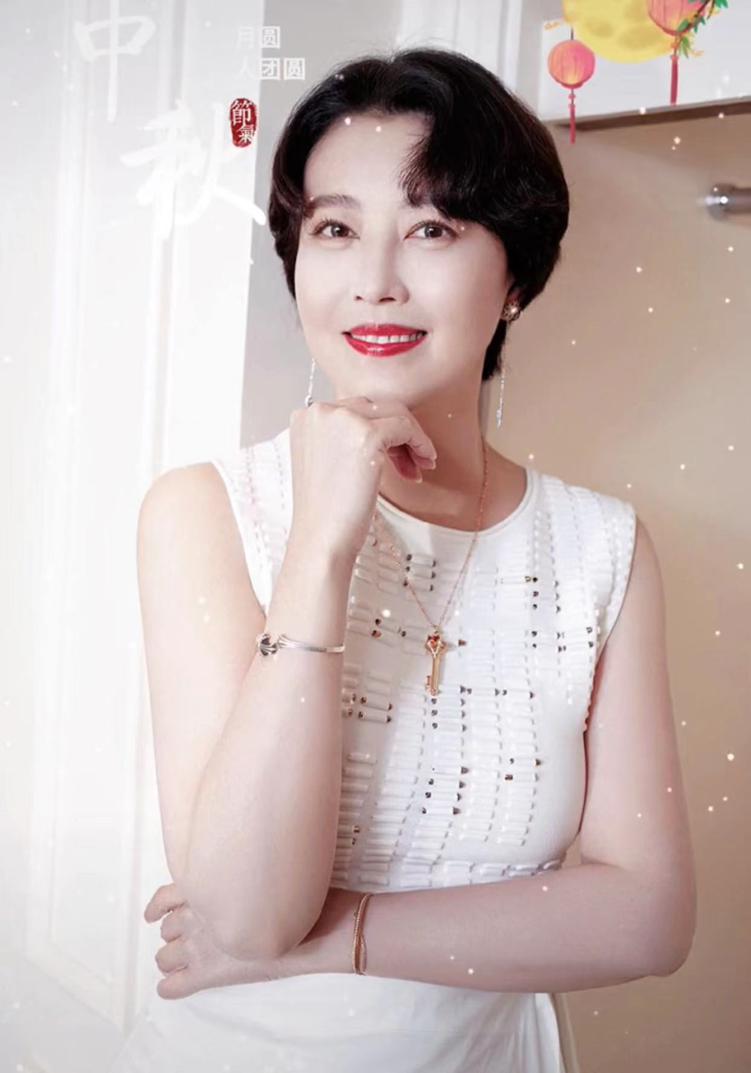 56岁周海媚近况曝光:美貌依旧,独居豪宅,不要男人