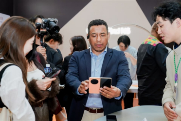 全球最平整折叠屏卖爆！OPPO Find N6泰国首销日销量达上一代的245%