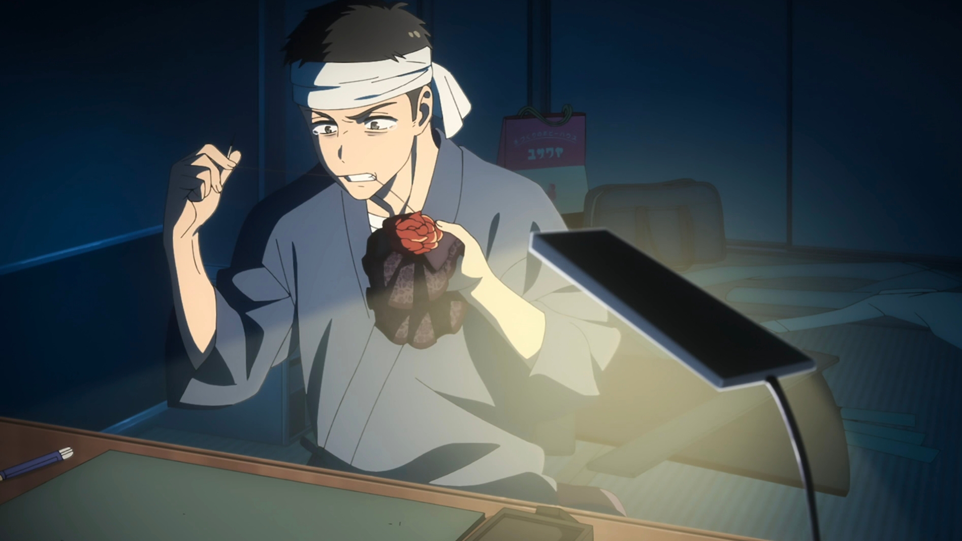 更衣人偶坠入爱河:男主熬夜制作cosplay服装,女主感动哭了