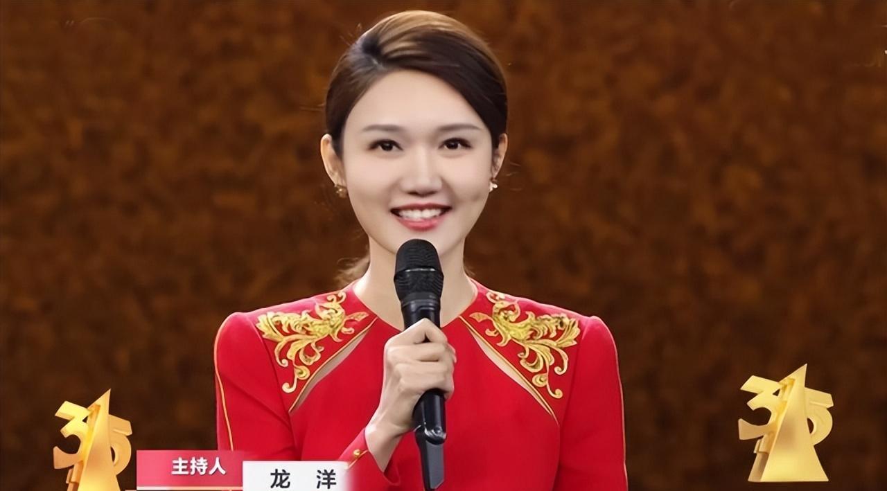 "董卿接班人"春晚犯下失误,被骂水平不够,龙洋究竟什么来头?