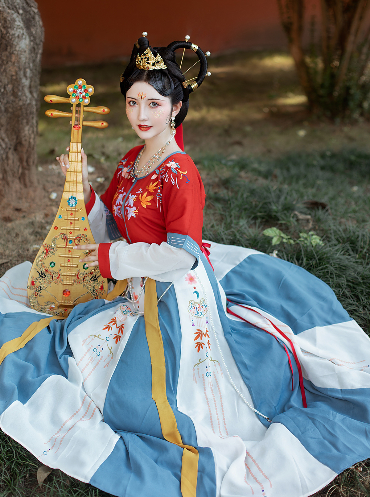 从壁画上"走"下来的敦煌风汉服,太美了,网友:穿上能飞天吗?