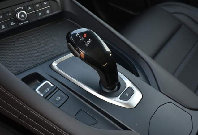 f7电子档杆,在熄火下怎么挂到空挡?