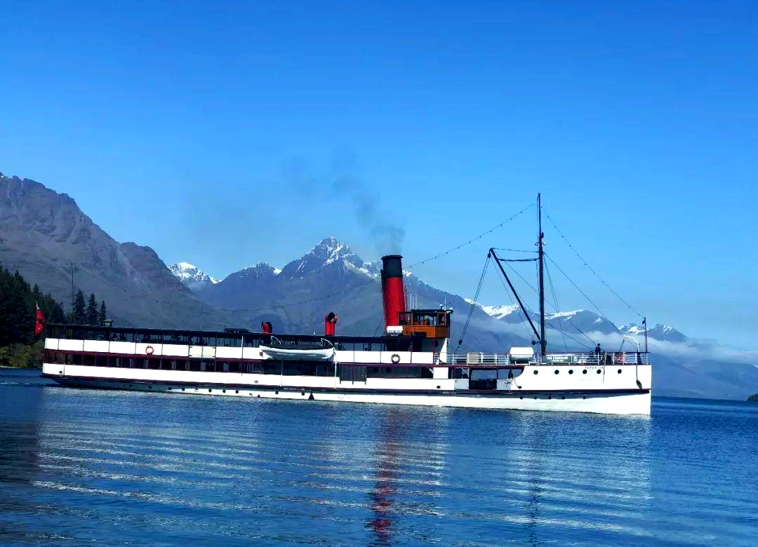 探索南岛仙境:皇后镇的宁静与活力