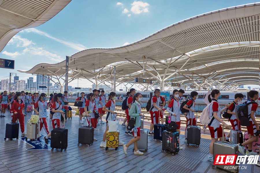 暑期湖南研学升温 澳门濠江中学300多名师生开启研学之旅