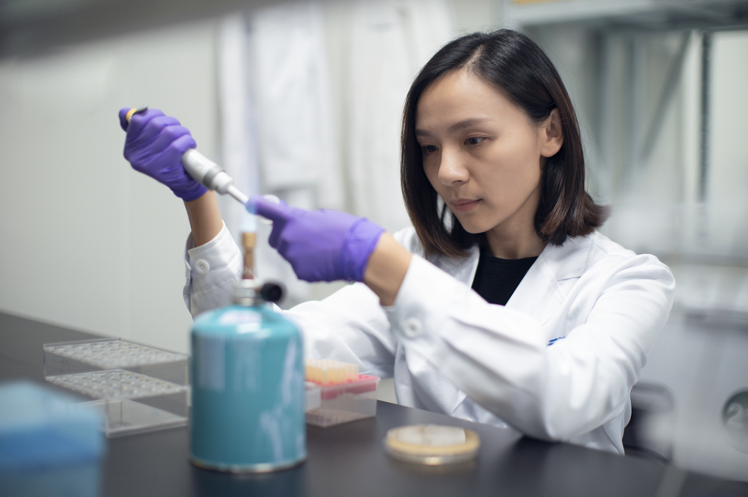 百名女科学家寻访12沈玥用dna写代码