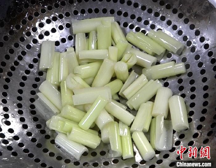 「寻味中华」济南汤菜之冠奶汤蒲菜:大明湖畔孕育出北方柔情