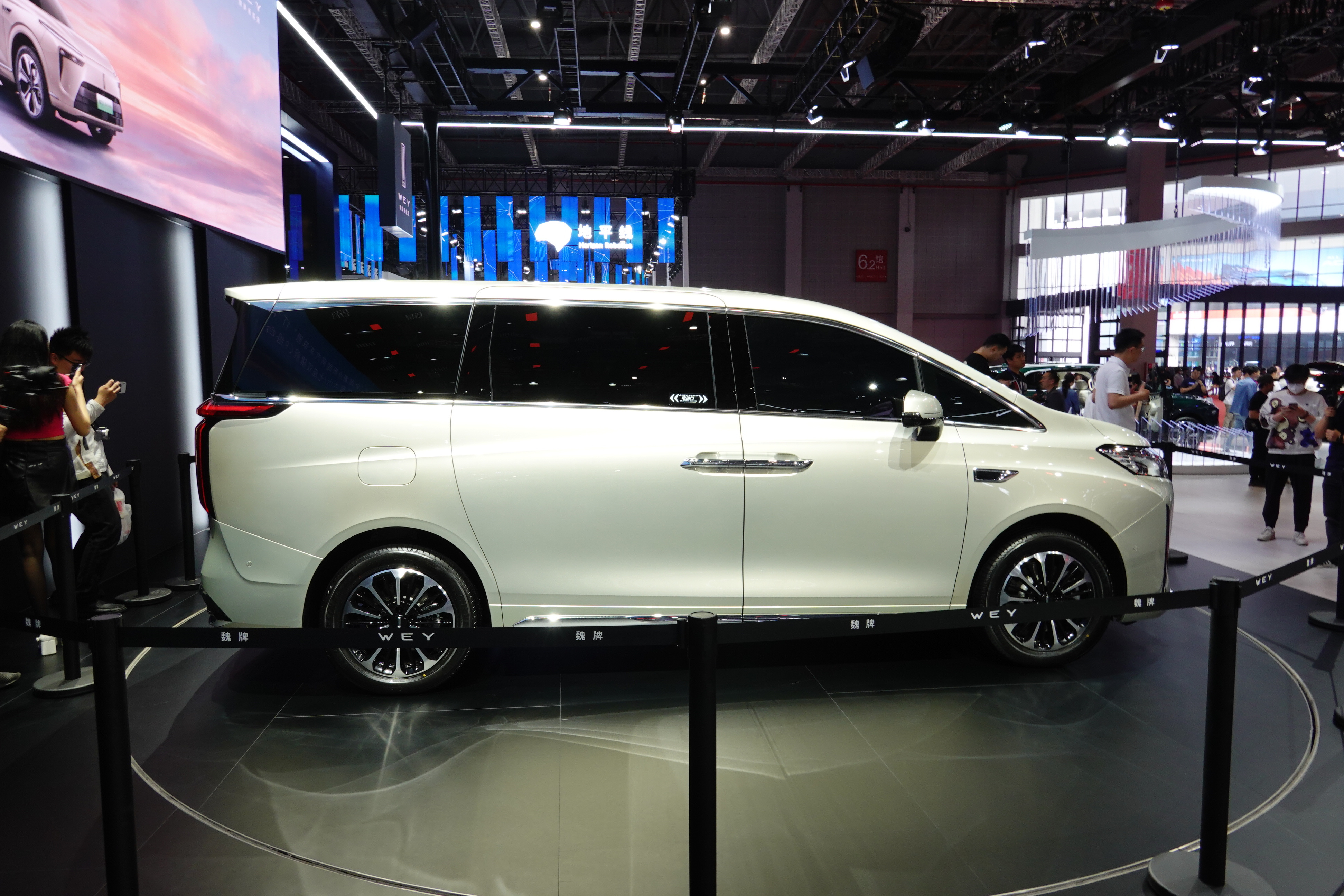 车展有料|自主品牌mpv卷王来了,魏牌高山实拍图解