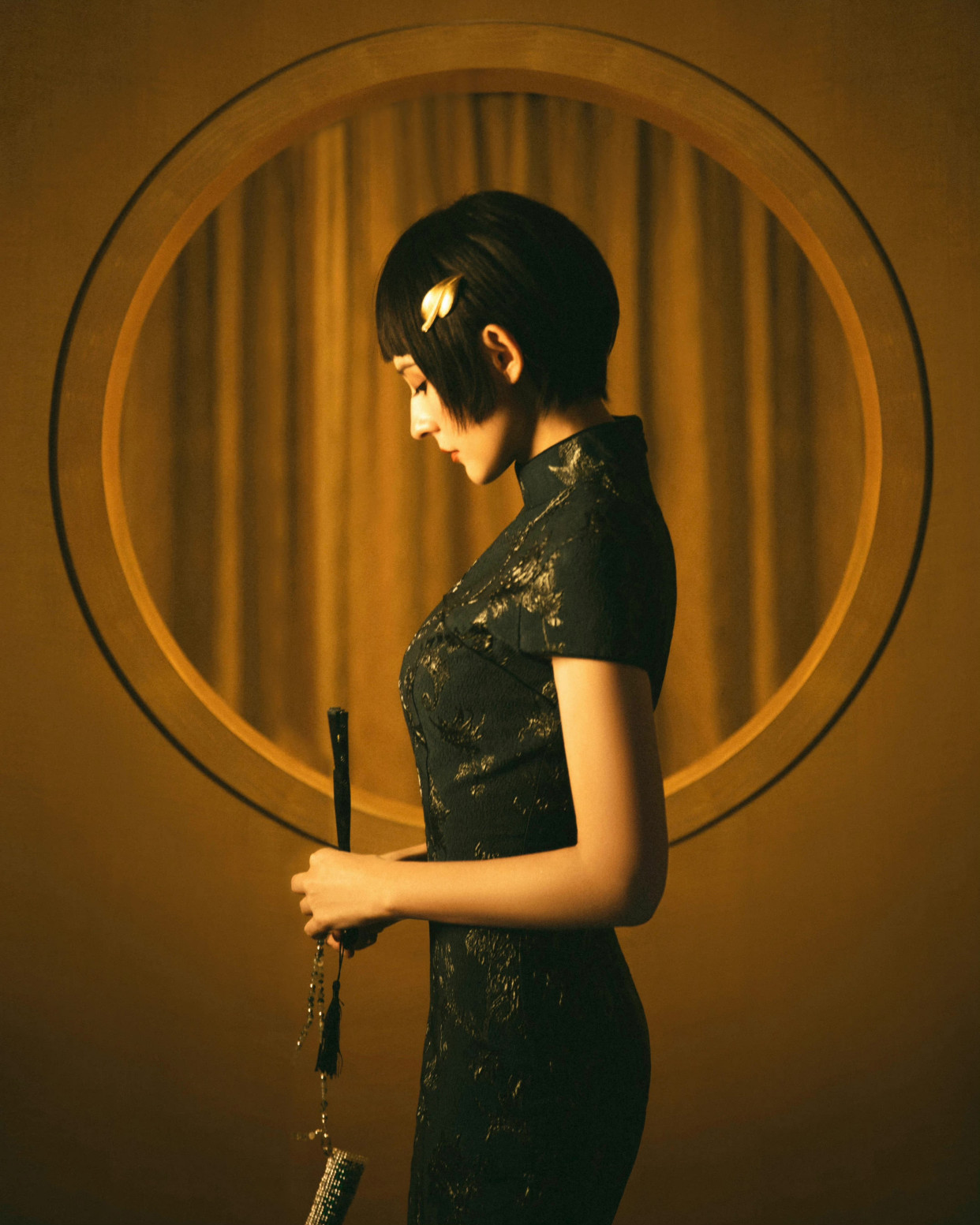 热依扎太会玩,旗袍配二次元短发解锁新国潮,演绎不一样的国风美