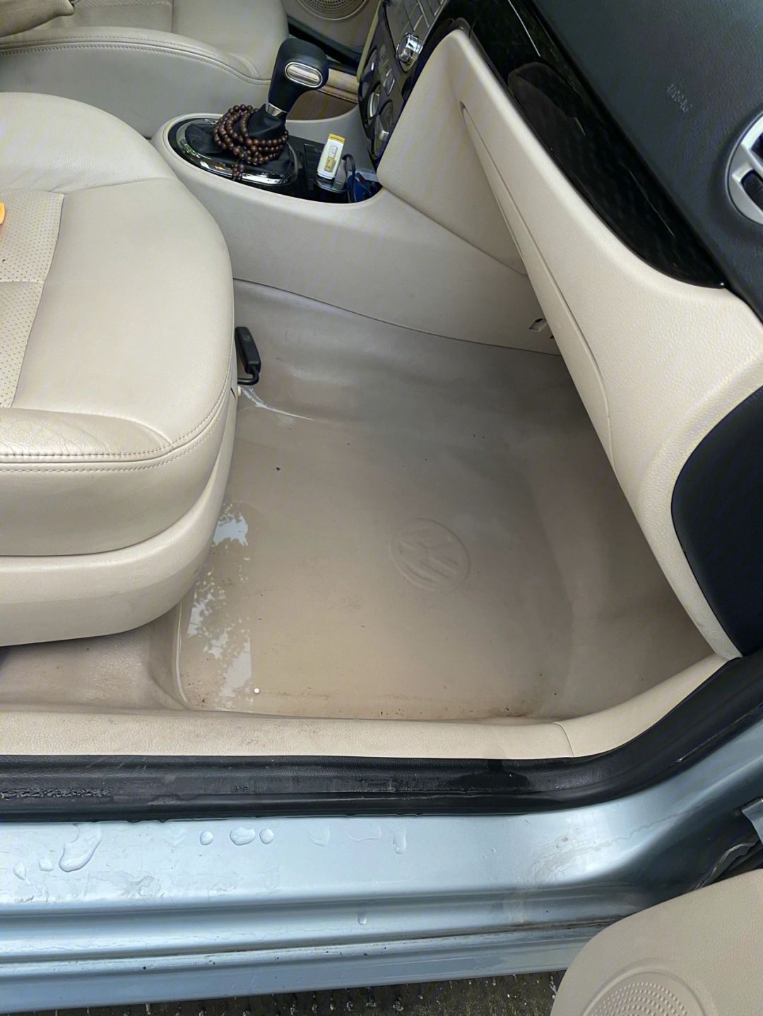 车内进水地毯水对车的影响