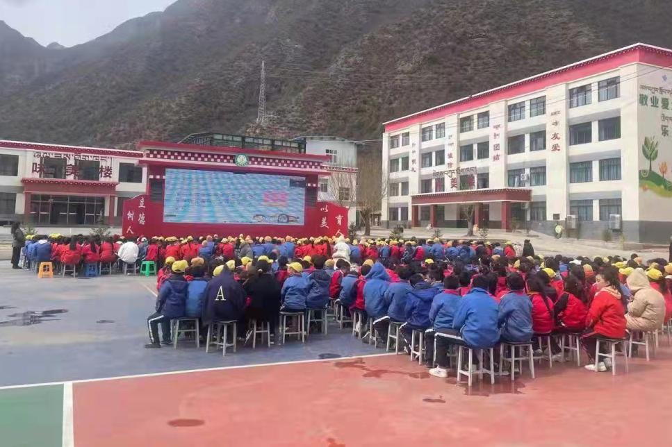 西藏江达小学第一课一一津门律师云端讲法治