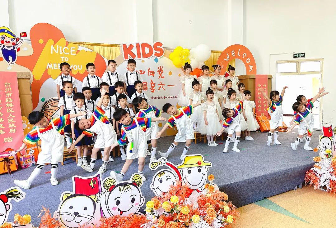 区人大常委会党组书记,主任戴冠福一行赴峰江街道中心幼儿园开展"六一