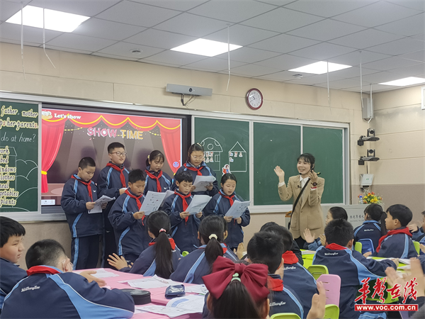 靖州飞山小学校长图片