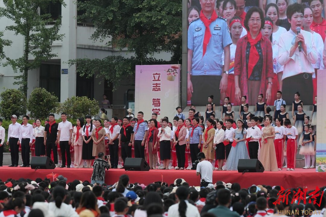天元区天元小学举行建校十周年暨欢庆"六一"精品社团展演活动