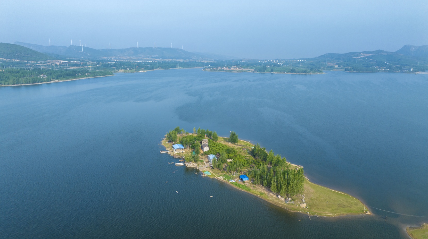 泗水龙湾湖:青山隐隐水迢迢