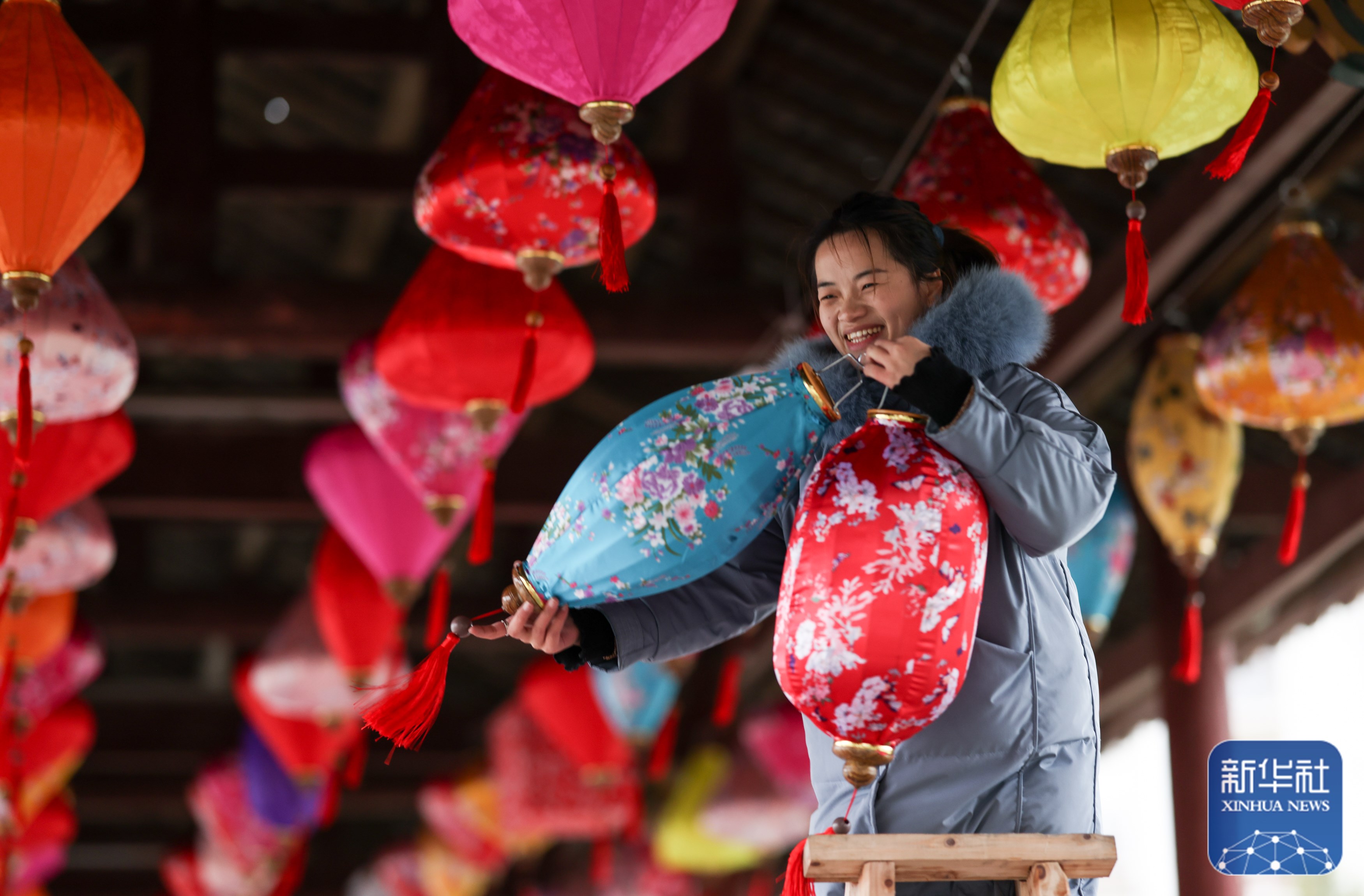 挂花灯 迎新春