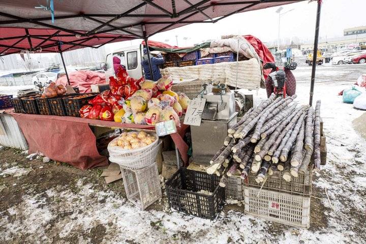 踏著2021年最後一場雪的腳步,趕大集,人雖然不多,確領略了