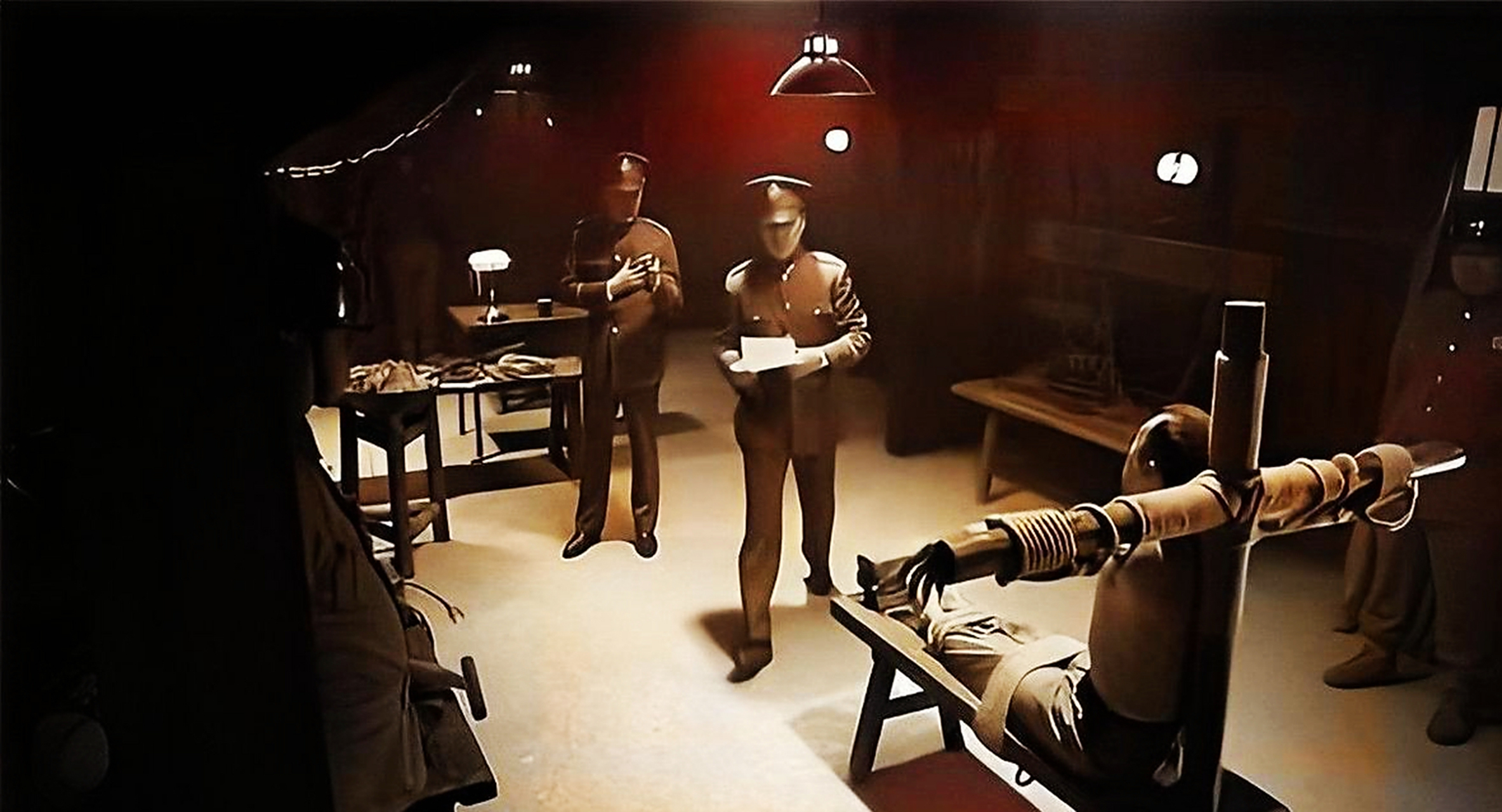 1935年,王森地下党秘密回国.当他听到敲门声时,他正在和家人聊天.