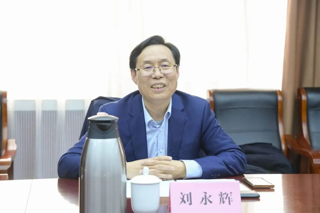 数学系1987级校友,上海对外经贸大学研究生院院长兼学科办主任刘永辉