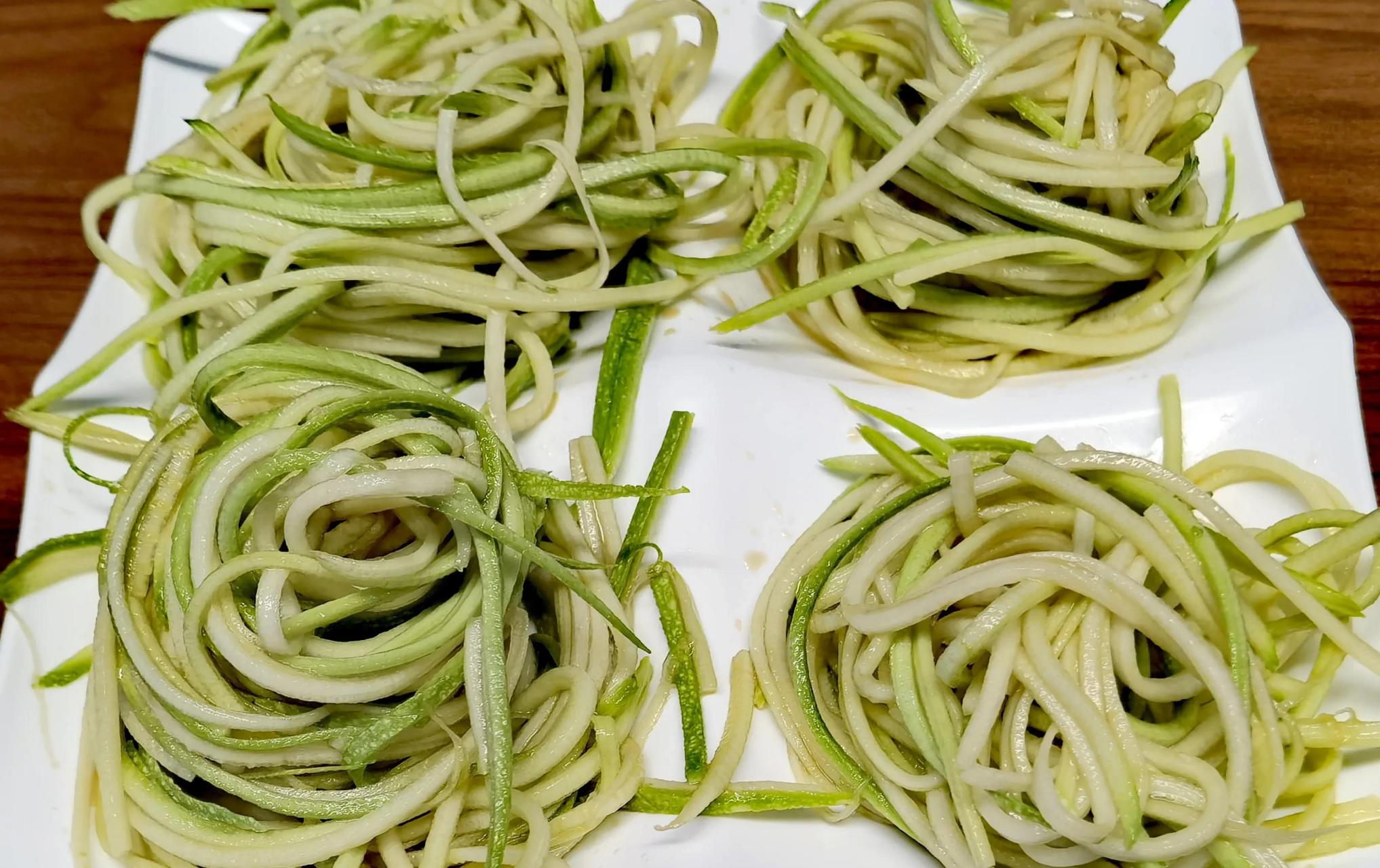 春餐  哈尔滨的松仁小肚,昨天老同学送的.