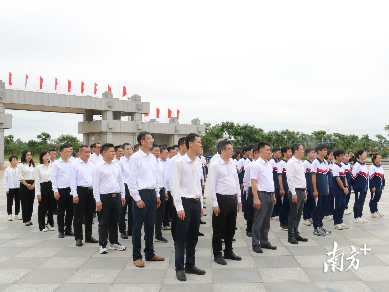 正式揭牌!汕尾市林伟华中学白沙校区在红海湾挂牌