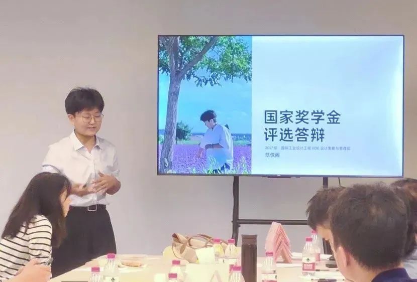 获评宝钢奖学金深受触动的她毅然决定跨专业来到交大设计学院攻读设计