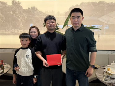 好人好报！浙FFJ3808理想车主获“三年内免费换车”特权：理想CEO李想亲自赠送