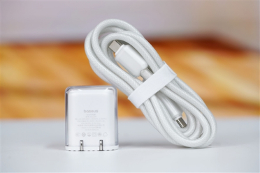 完美适配iPhone17全系快充！倍思同芯充Pro快充充电器套装图赏